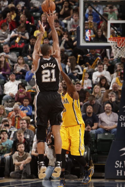 足球国足球员获赞：比赛态度专业（国足队员获赞：以专业态度投入比赛）