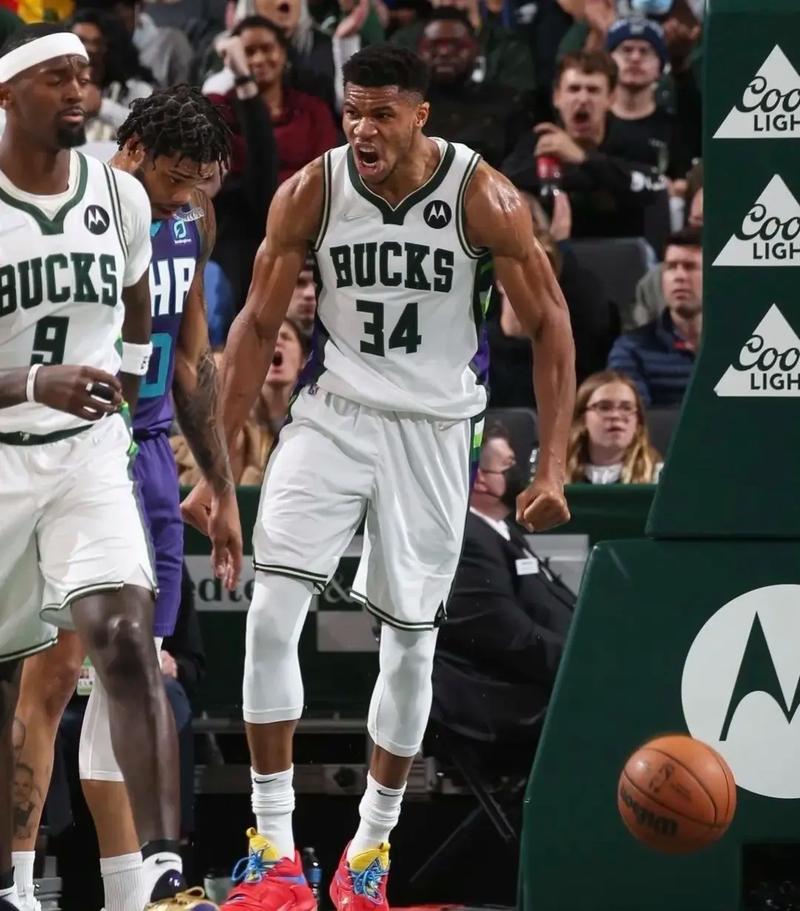 斯卡洛尼：上届踢沙特教训得吸取；阿根廷核心班底都去世界杯（斯卡洛尼：吸取上届对沙特的教训，阿根廷核心班底将全员征战世界杯）