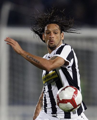 佩莱格里尼：塞维利亚落后时球迷往球场投掷杂物，这样不对（佩莱格里尼批评塞维利亚球迷：球队落后时向场内投掷杂物的行为不可取）