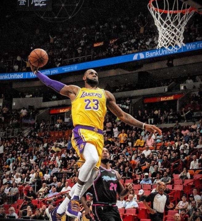 曼联7000万英镑签下亚当·沃顿的交易在水晶宫承认拜仁计划从老特拉福德挖角后加速进行。（水晶宫证实拜仁意图从老特拉福德挖角后，曼联以7000万英镑签下亚当·沃顿的交易加速推进）