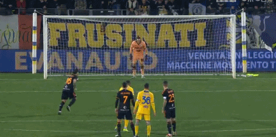 签到2027年！山东泰山续约中超最贵外援，克雷桑入籍或助国足！（山东泰山续约中超最贵外援至2027，克雷桑入籍或将助力国足）