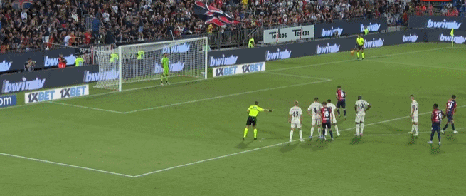 表达崇高敬意，重庆铜梁龙向李章洙赠送冲超纪念球衣