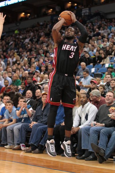 斑马队长，洛卡特利达成尤文生涯200场里程碑（洛卡特利迎来尤文生涯第200场，斑马队长再添里程碑）