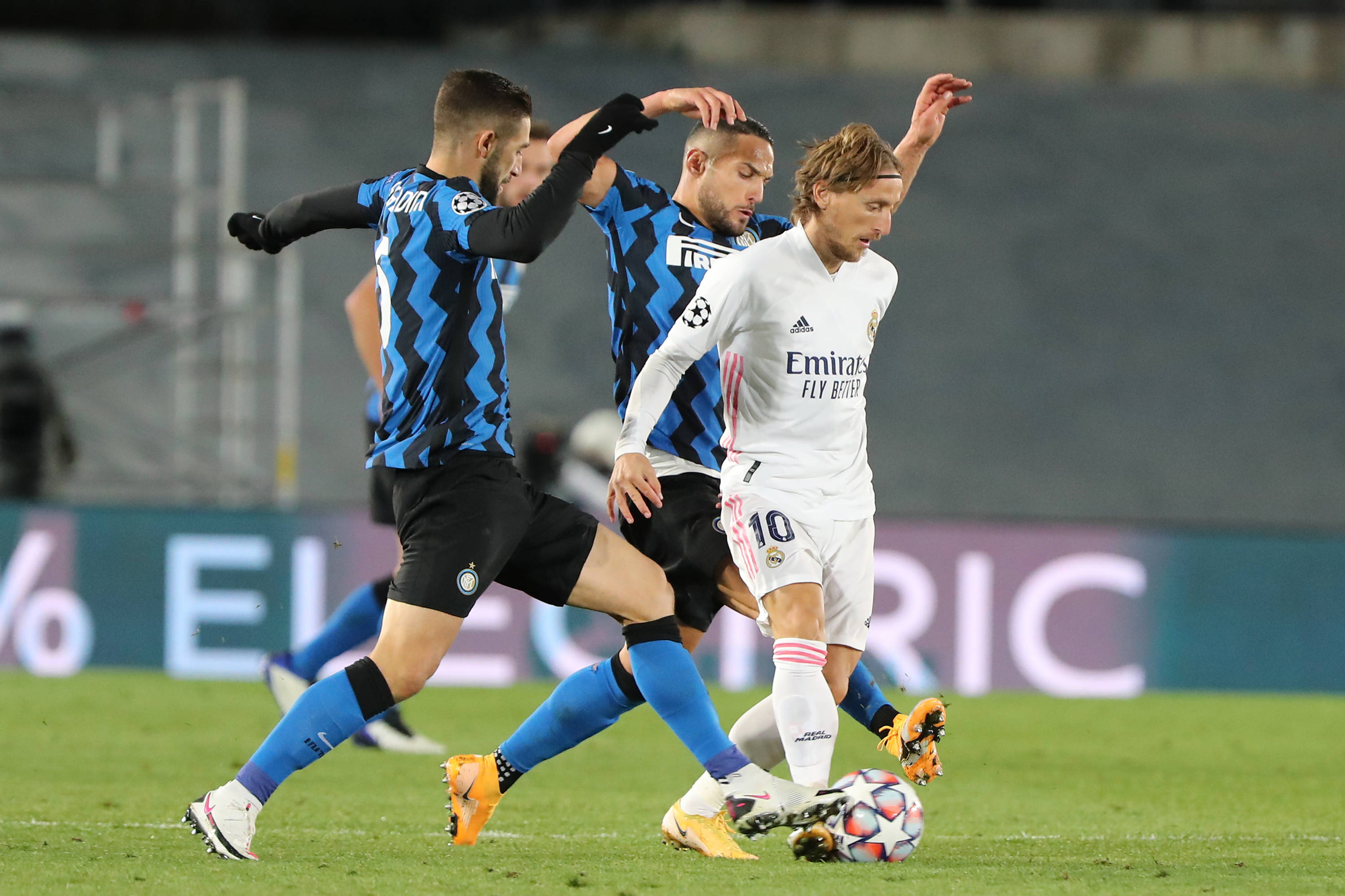 澎湃：候选洋帅半斤八两；郭士强成功案例让管理部门选择土帅（澎湃：洋帅人选难分高下，郭士强示范效应促管理层倾向本土主帅）