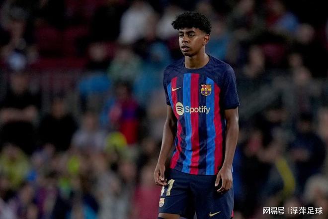 官方：凯塞多踩踏对手染红停赛3场 盖耶掌掴队友停赛2场（官方通报：凯塞多踩踏染红禁赛三场，盖耶掌掴队友禁赛两场）