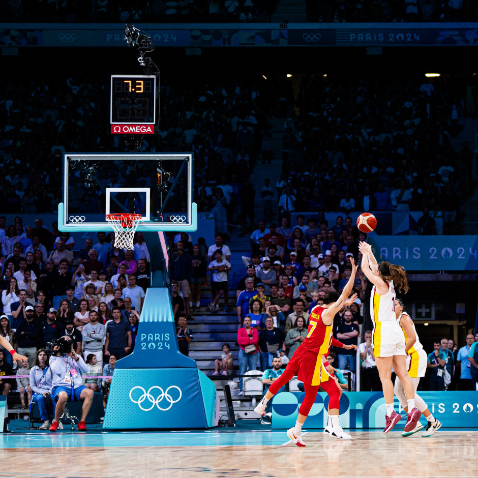 欧联杯八强抽签产生，多场恶战值得期待（欧联杯八强签位出炉，多场强强对话看点十足）