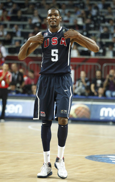 NBA球员数据榜：东契奇助攻领跑,（NBA数据榜单：东契奇助攻位列第一）