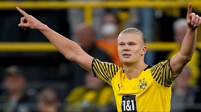 东契奇&詹姆斯半场合砍36分，无奈湖人丢70分落后12分（东契奇+詹姆斯半场36分仍难救主，湖人半场被轰70落后12分）