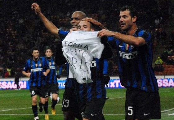 世体：巴萨全队向阿劳霍表达了支持，他已意识到染红的严重性（世体：巴萨众将力挺阿劳霍，他已认清红牌的严重性）