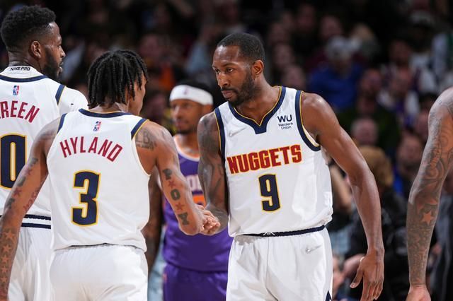 科莫2-0萨索洛连续12场不败，莫雷诺破门，尼科-帕斯献助攻（莫雷诺建功、尼科-帕斯送助，科莫2-0击败萨索洛豪取12场不败）