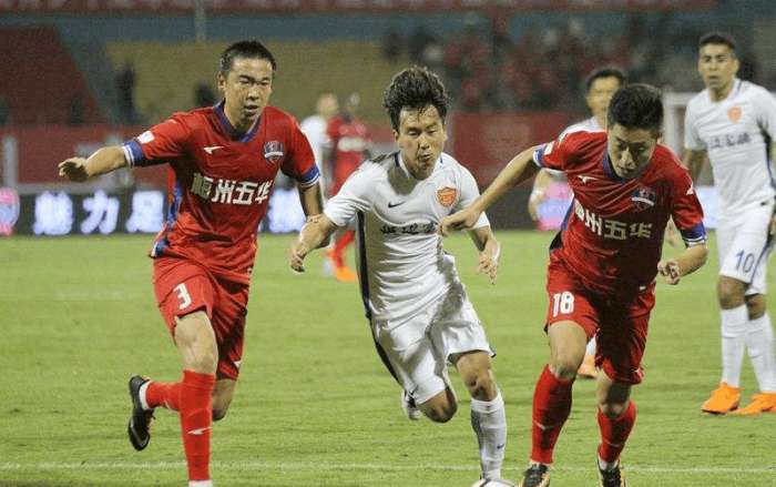 罗马诺：西蒙斯预计缺席莱比锡今日比赛，他已决定转投切尔西