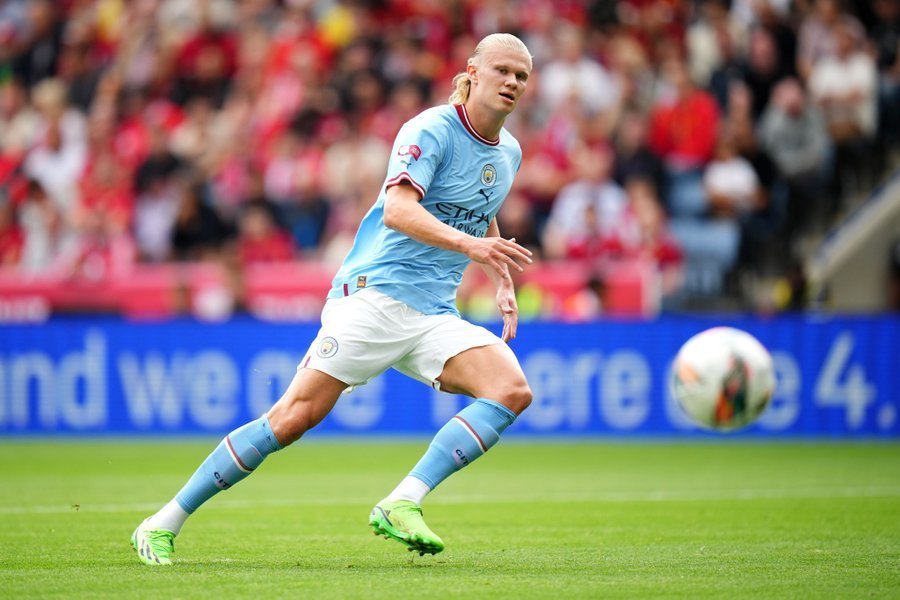 足球法甲豪门积极引援，锁定两大目标（法甲豪门加速补强，盯上两大引援目标）